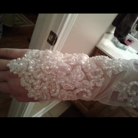 Wedding Dress - Picture 4 of 16